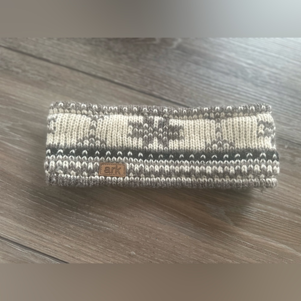 🌞 Sale 3 For $15 Ark 100 wool Headband with fleece lining.